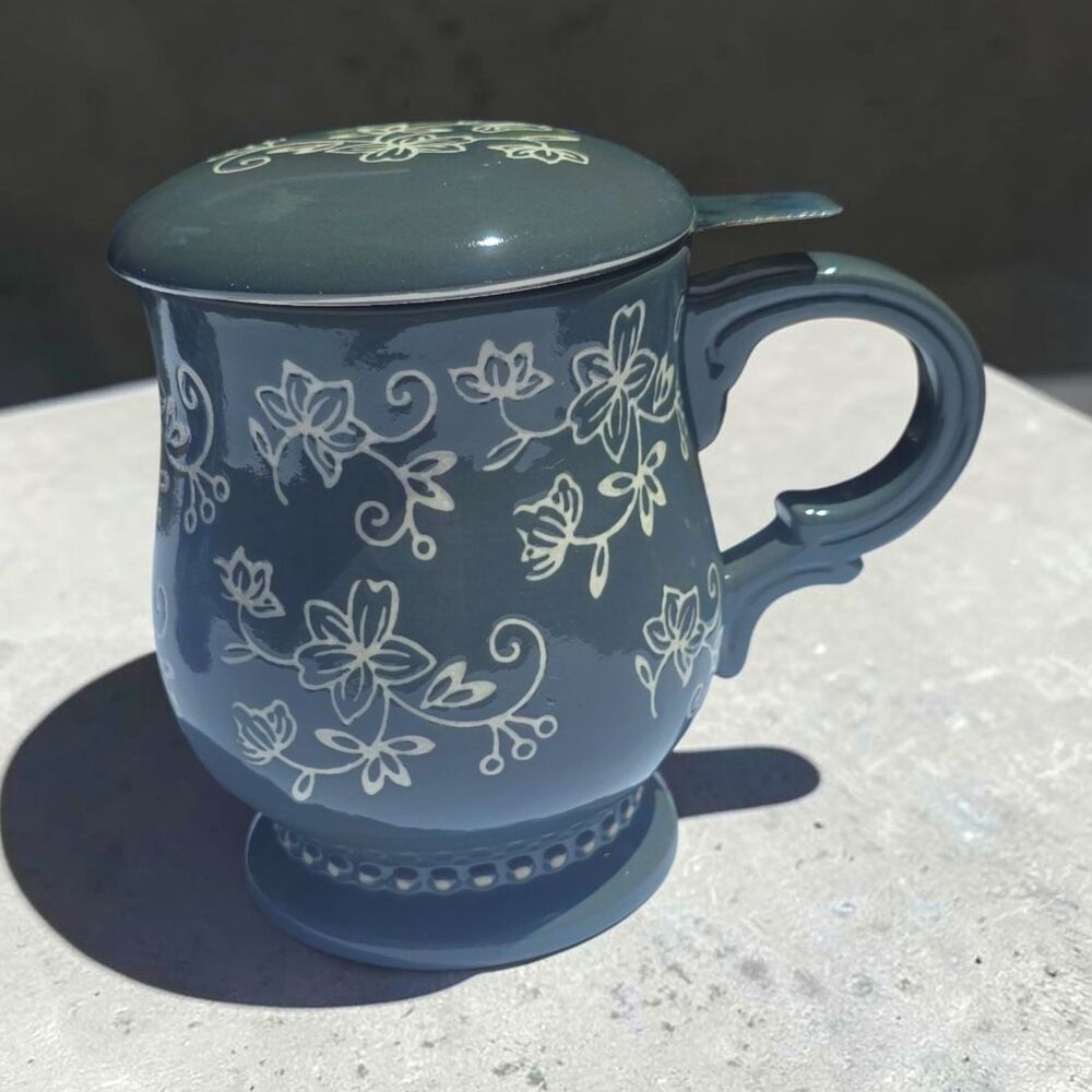 TEMPTATIONS Floral Lace 16 oz Gray/White Ceramic Floral Tea Mug w/ Lid
